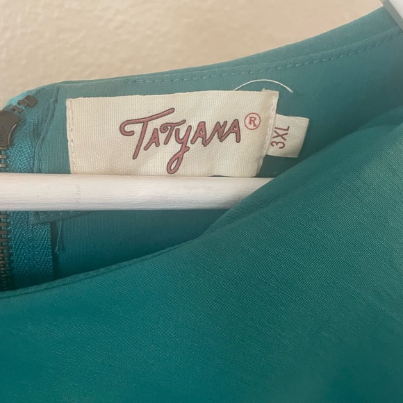 Tatyana green classy,comfortable dress 👗 - Picture 3 of 7